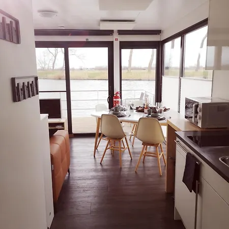 Bådhotel Houseboat Maxim Jr *