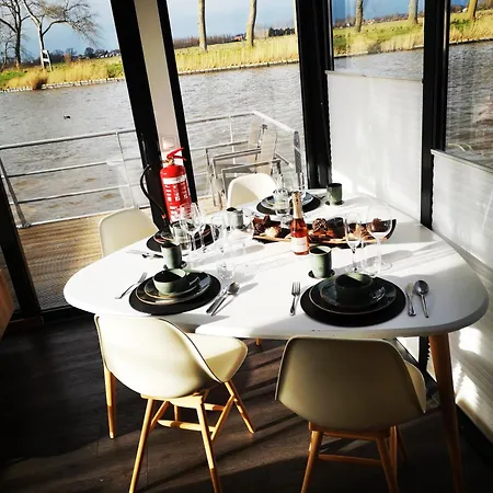 Houseboat Maxim Jr Bådhotel *